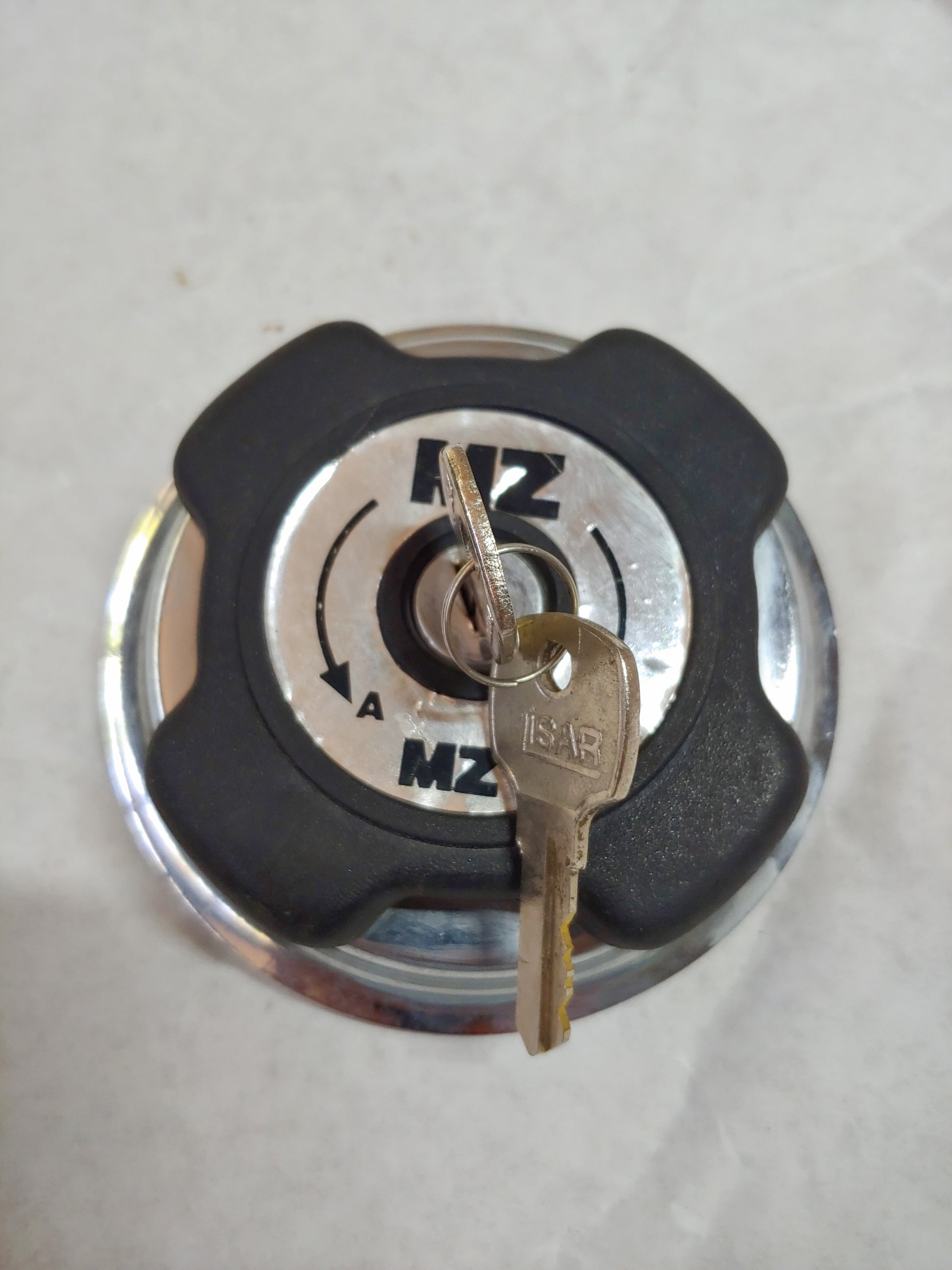 MZ 251 301 Kilitli Depo Kapağı